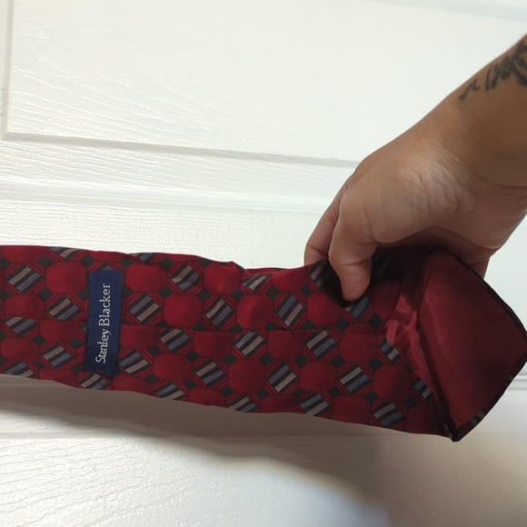 61-in Stanley Blacker maroon patterned silk tie - Picture 3 of 5